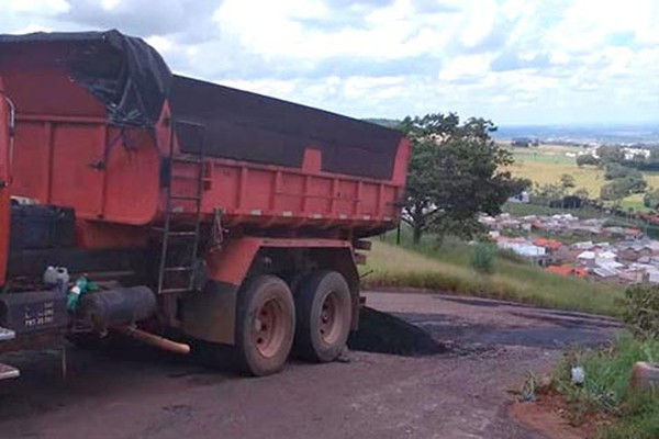 Prefeitura anuncia intensificação em tapa-buracos para recuperar vias de Patos de Minas