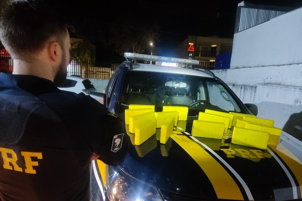 PRF desmonta console de veículo e encontra carga de cocaína de mais de R$ 1 milhão na BR 365