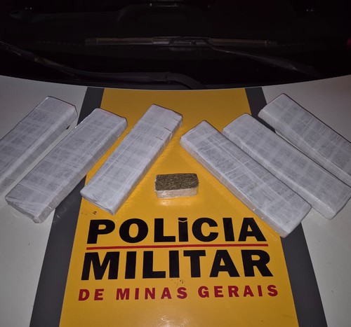 PM Rodoviária apreende seis barras de maconha durante operação na BR352, em Abadia dos Dourados