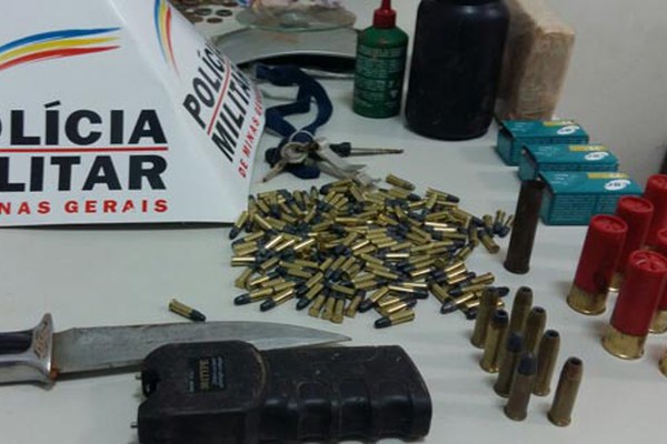 PM de Lagoa Formosa prende homem com tablete de maconha e diversas munições