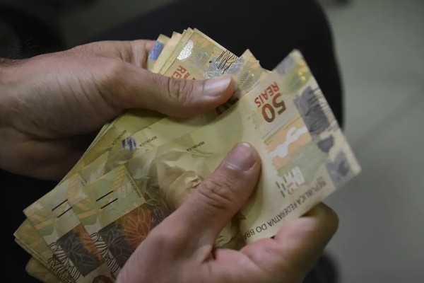 Salário mínimo sobe para R$1.412,00 a partir do dia primeiro de janeiro