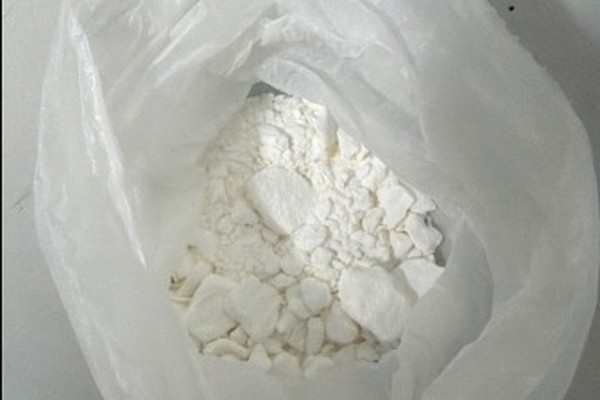 Mulher é presa com cocaína, haxixe, maconha e mais de R$900,00 em Patos de Minas
