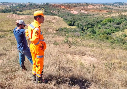 Após 3 dias de buscas, Corpo de Bombeiros encontra homem desaparecido morto em grota em Lagoa Formosa