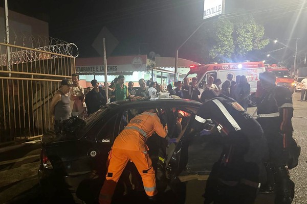Batida violenta envolvendo dois carros com 8 pessoas deixa diversos feridos em Patos de Minas