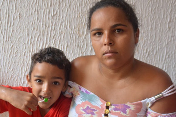 Mãe pede ajuda para retirar tumor do filho no valor de R$7 mil em Patos de Minas