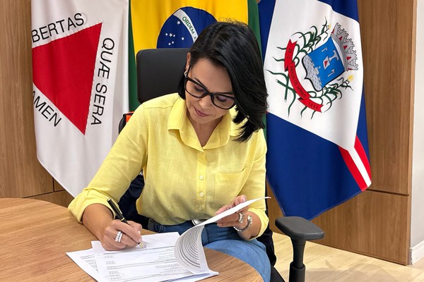 Servidores municipais de Patos de Minas recebem primeira parcela do 13º salário amanhã