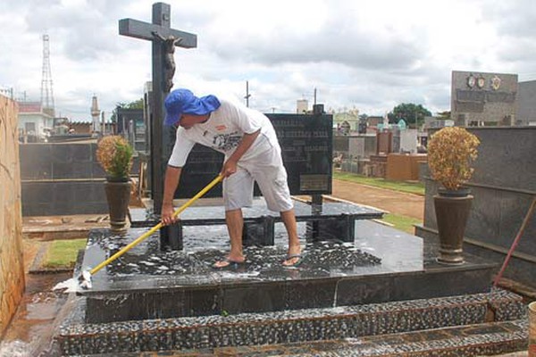 Cemitério de Santa Cruz se prepara para receber milhares de pessoas no dia de Finados