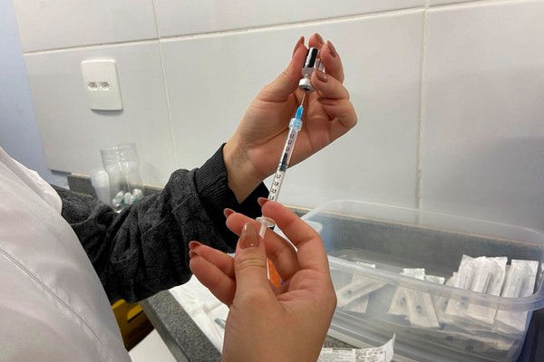 Unidades de saúde vão ficar abertas neste sábado para o Dia D de Vacinação; veja quais