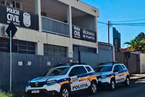 Homem de 60 anos é preso após tentar sair de supermercado com alimentos escondidos debaixo da roupa