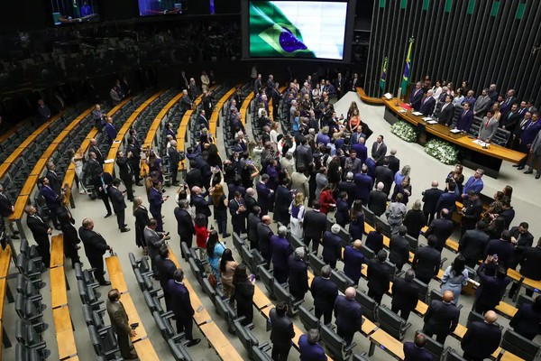 Câmara deve decidir sobre "taxa das blusinhas" nesta segunda