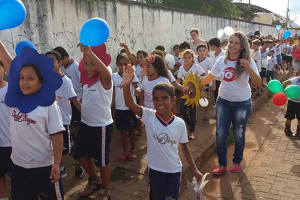 Escola Deiró Borges desenvolve  projeto que incentiva a paz na comunidade