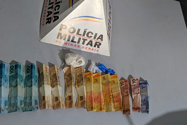 Jovem de 26 anos é preso com cocaína, maconha e dinheiro em Patos de Minas