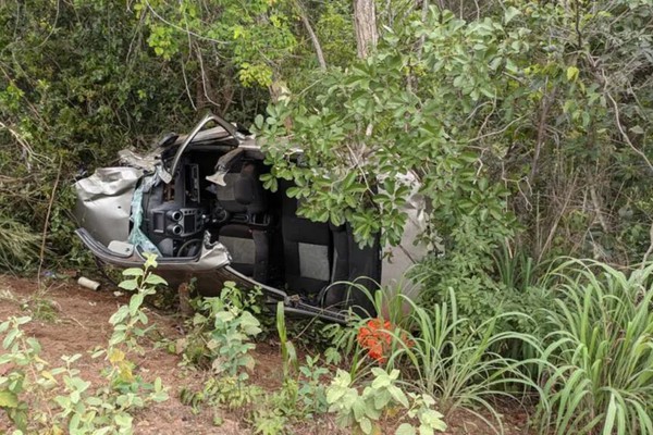 Acidente na MG-181 faz vítima fatal e deixa 4 feridos em João Pinheiro