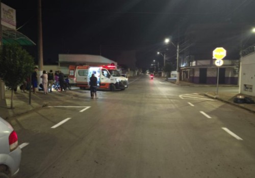 Motociclista fica gravemente ferido após motorista embriagado causar acidente em esquina com incontáveis ocorrências