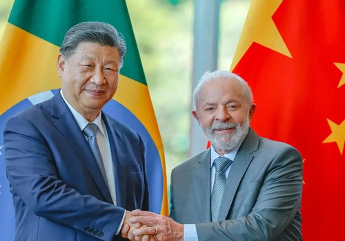 Xi Jinping garante a Lula apoio da China em tempos "turbulentos"