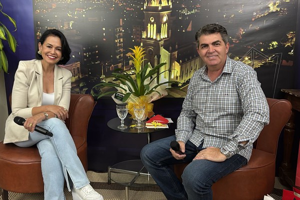 Prefeita Sandra Gomes conversa com o Patos Hoje antes do show de Guilherme Silva; veja ao vivo