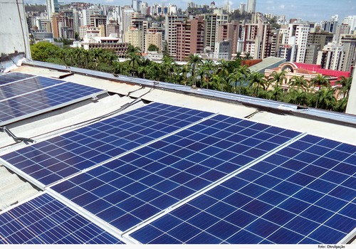 Justiça condena empresa a instalar usina de energia solar e indenizar cliente em MG