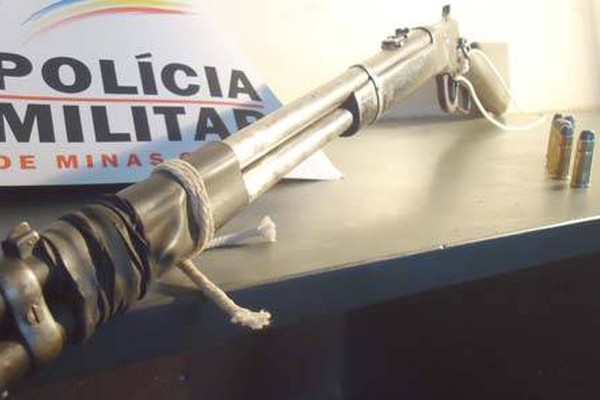 Polícia Militar encontra arma de fogo e munição em casa no Jardim Esperança