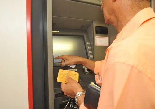 Agências bancárias reabrem nesta quarta-feira a partir do meio-dia