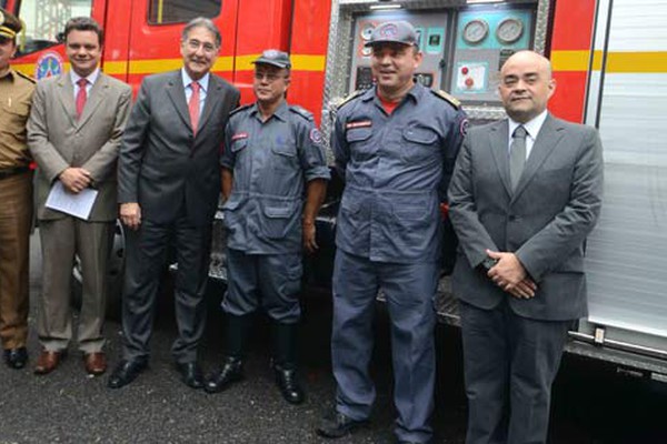 Governador entrega 63 novas viaturas ao Corpo de Bombeiros Militar de Minas Gerais