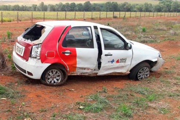 Acidente envolvendo veículo da Prefeitura de Presidente Olegário na MGC-410 deixa dois feridos