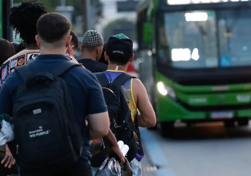 Setor de serviços cresce 0,3% em janeiro e volta ao nível recorde