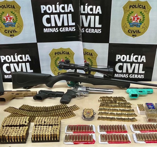 PC prende 2 homens e 1 mulher com 5 armas de fogo e mais de 1200 munições em MG