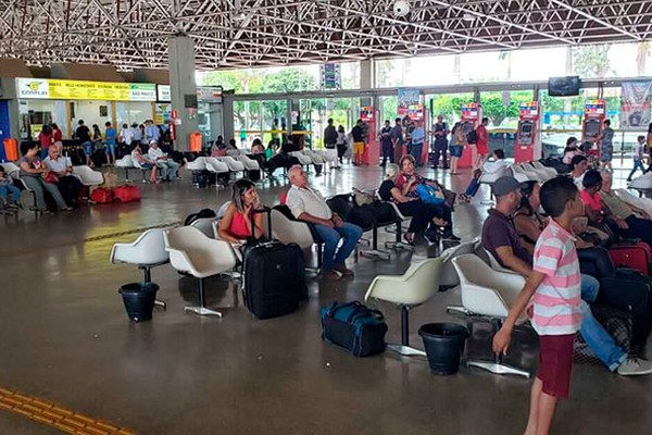Terminal Rodoviário tem movimentação intensa e espera mais de 30 mil passageiros
