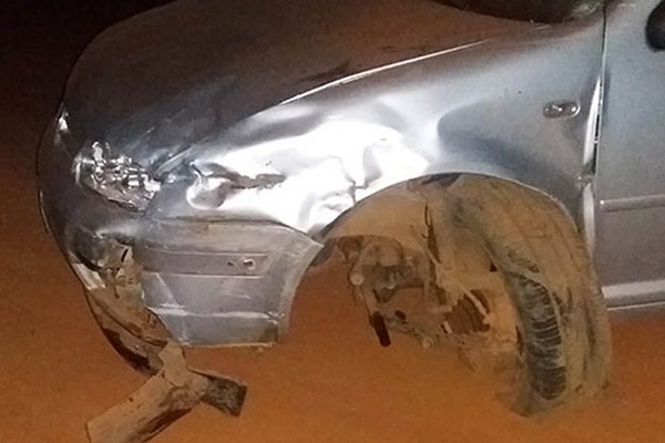 Casal em motocicleta fica gravemente ferido após bater em carro na estrada de Alagoas