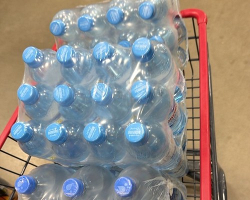 Moradores do bairro Ipanema ficam dois dias de torneiras vazias e precisam recorrer a água mineral