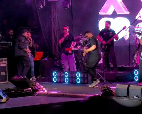 Hugo e Guilherme cantam o sucesso “Sexto sentido” na Fenamilho 2026; veja ao vivo