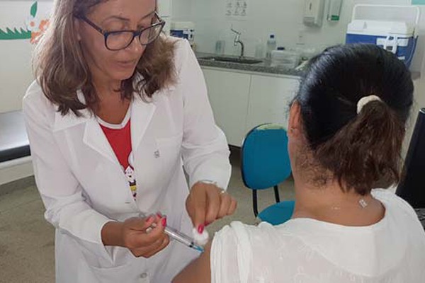 Com 7 mortes no estado, pessoas que vão viajar devem se vacinar contra febre amarela