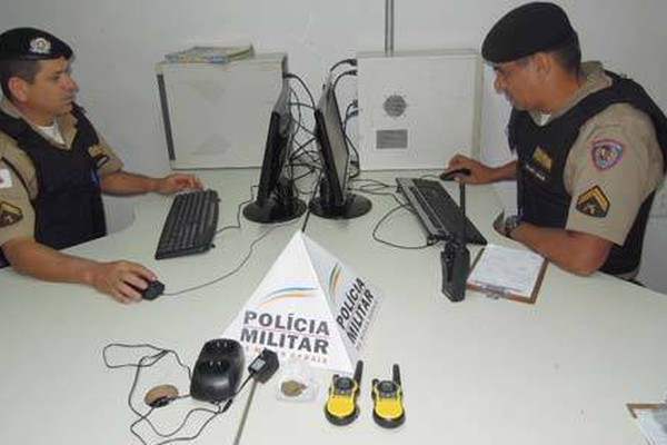 PM apreende rádios comunicadores e droga em casa no Residencial Sorriso