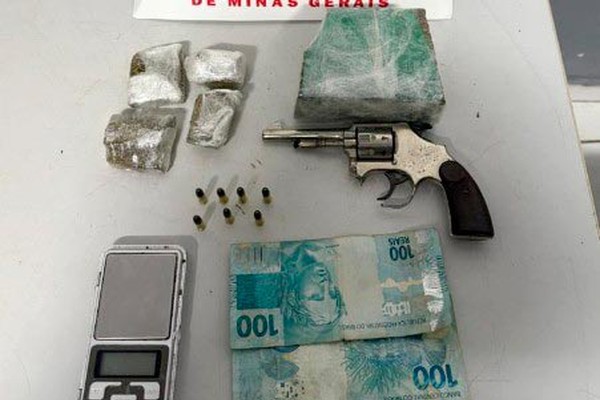 Após diversas denúncias, Polícia Militar prende suspeito com drogas e arma de fogo carregada