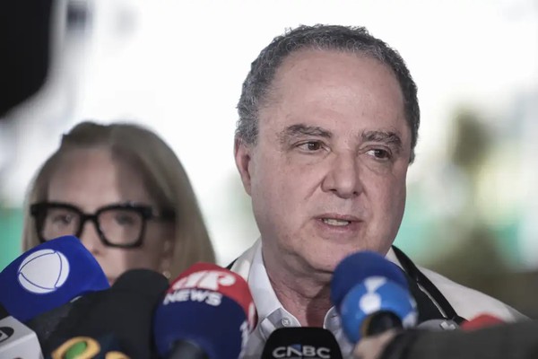Médico diz que Lula retirou lesão e deve repousar nos próximos dias