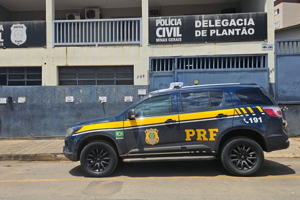 PRF prende foragido da Justiça por homicídio qualificado na BR-365, em Patos de Minas