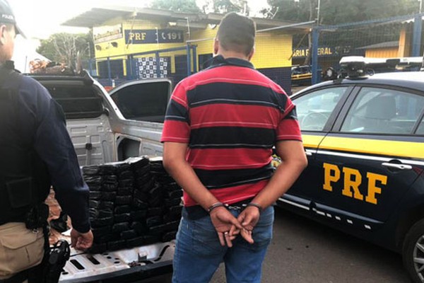 PRF prende motorista que transportava 48  tabletes de pasta base de cocaína pela BR 365