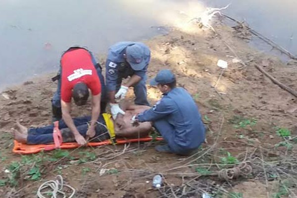 Bombeiros conseguem resgatar homem embriagado que tentou pular no Rio Paranaíba
