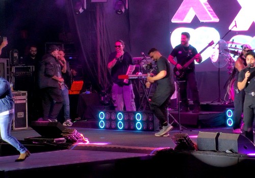 Hugo e Guilherme cantam o sucesso “Sexto sentido” na Fenamilho 2026; veja ao vivo