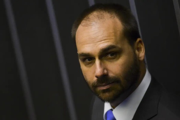 Ministério da Justiça demite Eduardo Bolsonaro por abandono de cargo