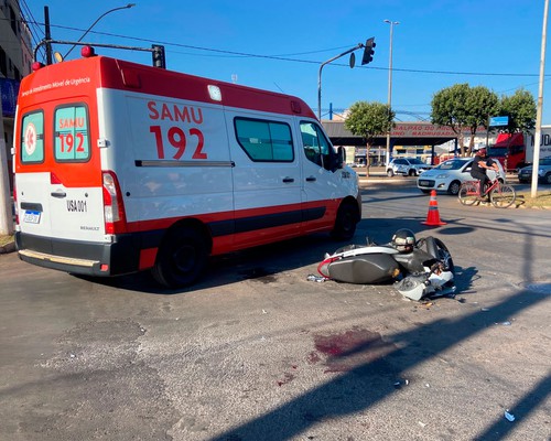 Motociclista fica gravemente ferido em acidente com caminhonete em Patos de Minas
