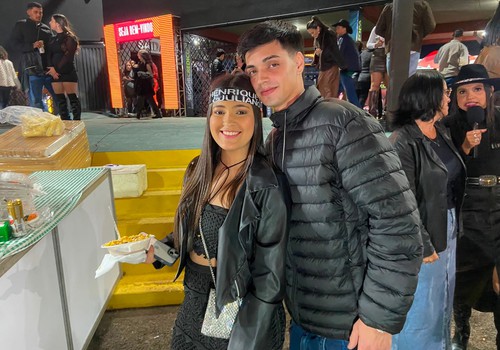 Casal compartilha ansiedade pro show de Henrique e Juliano e saboreia prato com milho; veja ao vivo