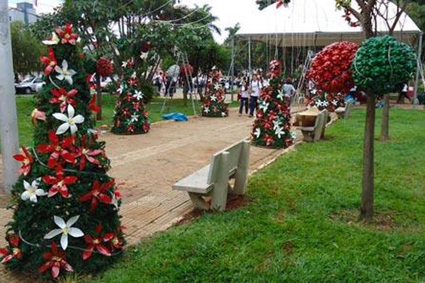 Praça do Fórum está pronta para a chegada do Papai Noel neste sábado
