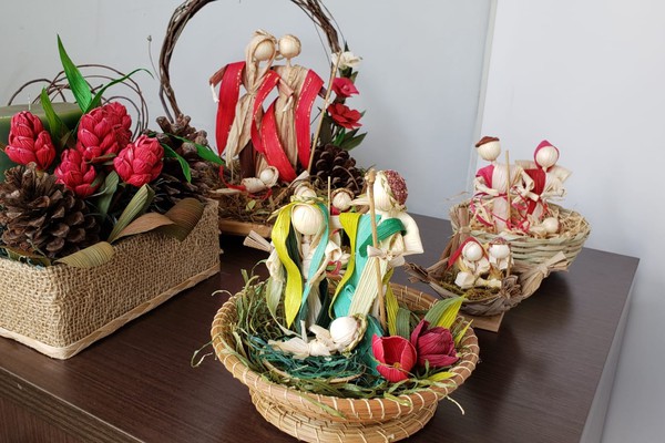 Exposição de Natal das Marias Artesãs tem infinidade de presépios feitos de palha de milho