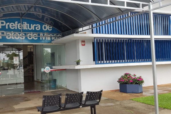 Com custo de R$ 19,6 milhões, Prefeitura quita salários dos servidores de Patos de Minas hoje