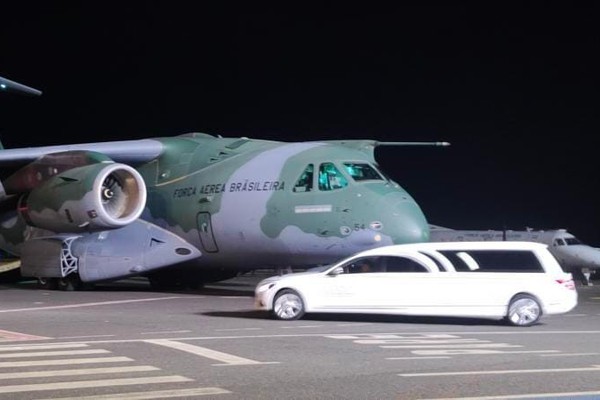 Corpos de empresários mortos em tragédia aérea chegam em Uberlândia