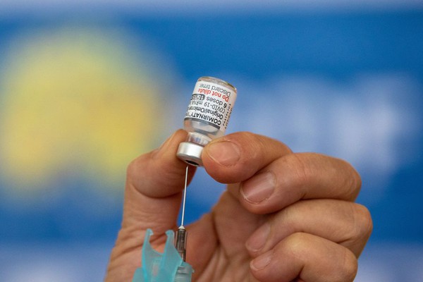 Vacina bivalente contra a Covid-19 é liberada para maiores de 18 anos em Patos de Minas