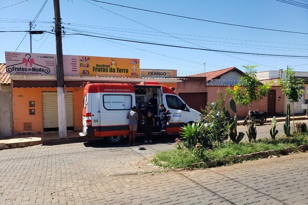 Menina de 10 anos é atingida por veículo quando seguia para estudos em Patos de Minas