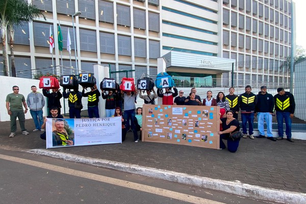 Familiares e amigos de entregador morto na Avenida JK pedem justiça antes de julgamento em Patos de Minas