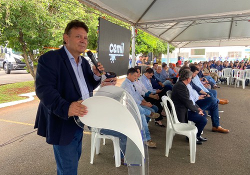 Durante confraternização, CEMIL apresenta nova frota e cobra medidas contra a importação de leite